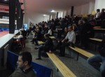 Pohled na velmi slušně zaplněnou tribunu